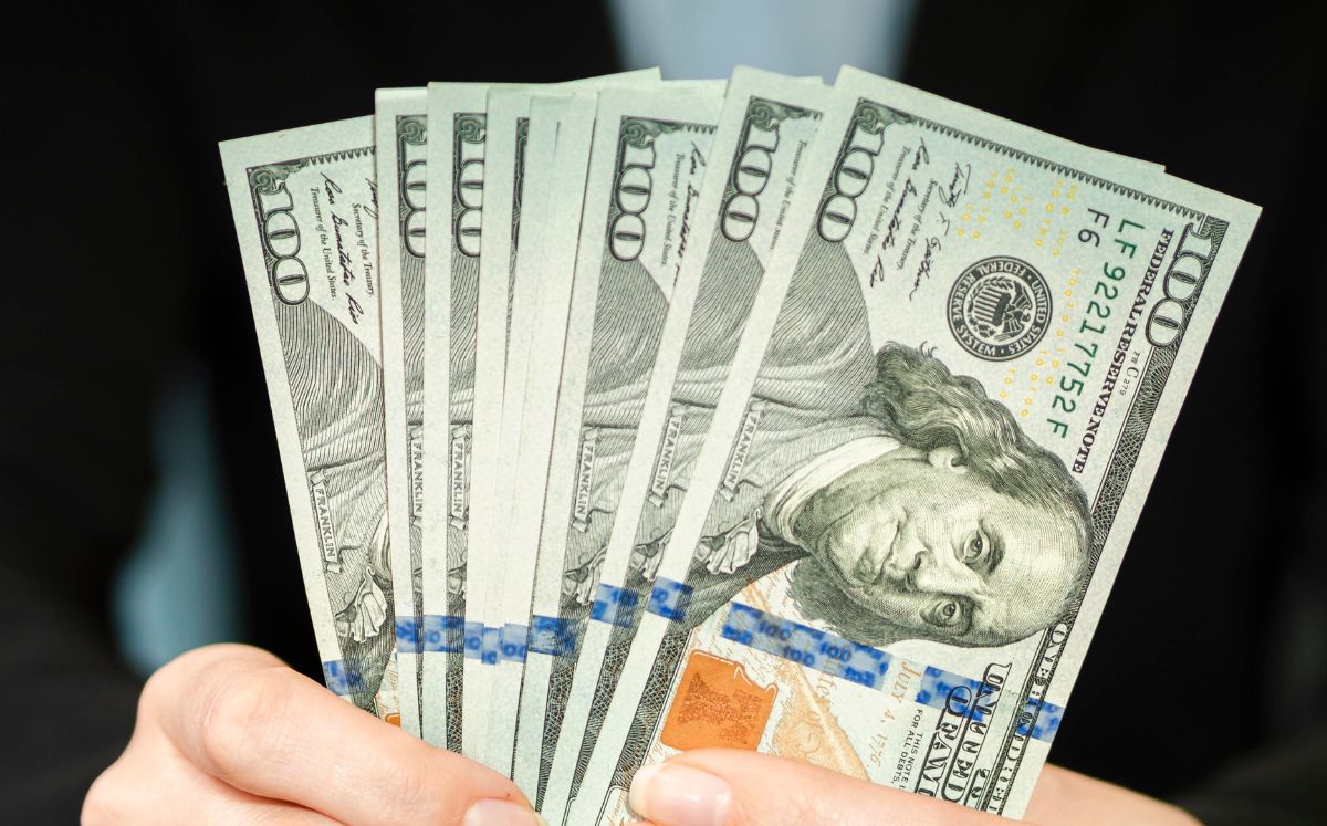 La diferencia entre ambos precios se conoce como spread.