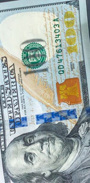 La diferencia entre ambos precios se conoce como spread.