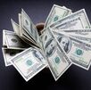 La diferencia entre ambos precios se conoce como spread.