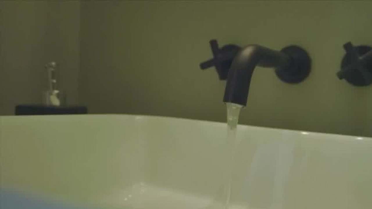 Mujer denuncia cobros excesivos de agua | VIDEO