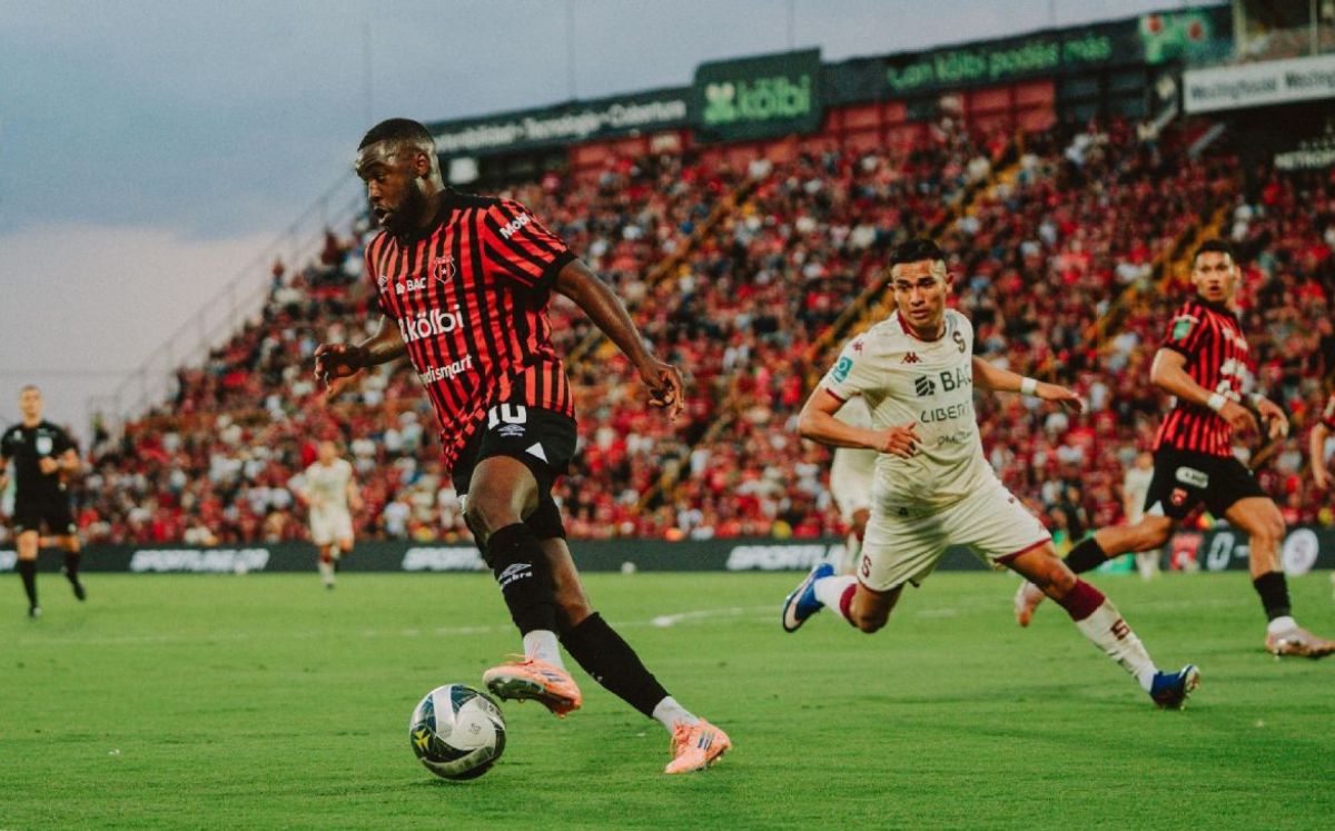 Adelantan posible salida de Joel Campbell de Liga Deportiva Alajuelense