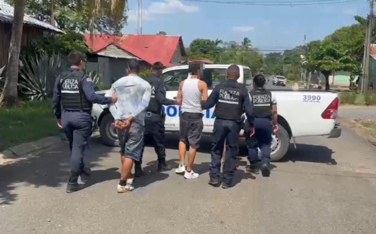 Detenidos por los oficiales de la Fuerza Pública.  (MPS)