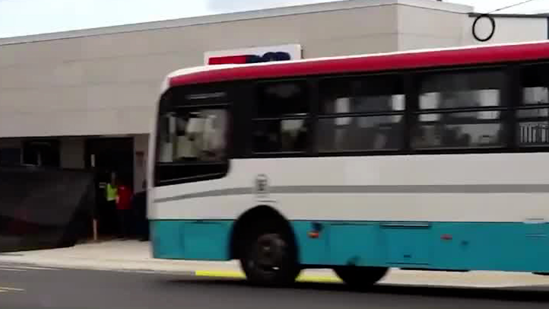 Adulta mayor es golpeada por autobús en Guadalupe
