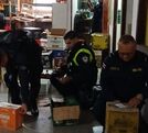 La Fuerza Pública coordinó con la Fiscalía, que ordenó realizar el decomiso de la mercadería. (MPS)