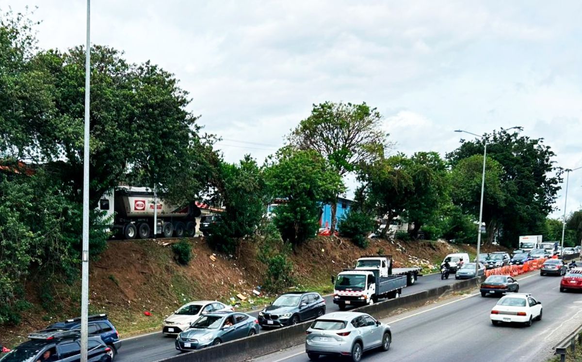Las obras consisten en el retiro de la vieja superficie de ruedo y la colocación de una nueva carpeta asfáltica. (MOPT)
