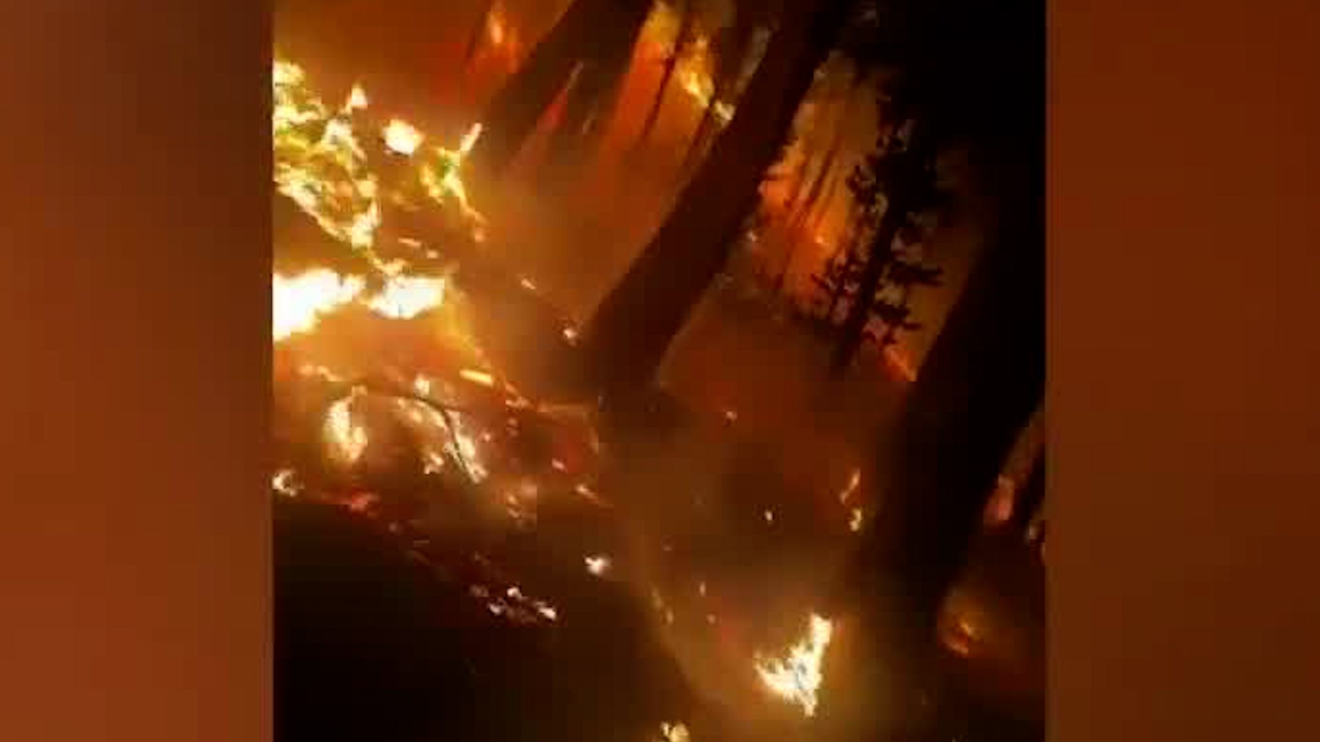 Ola de incendio deja un muerto y moviliza a bomberos
