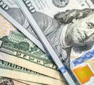 La diferencia entre ambos precios se conoce como spread.