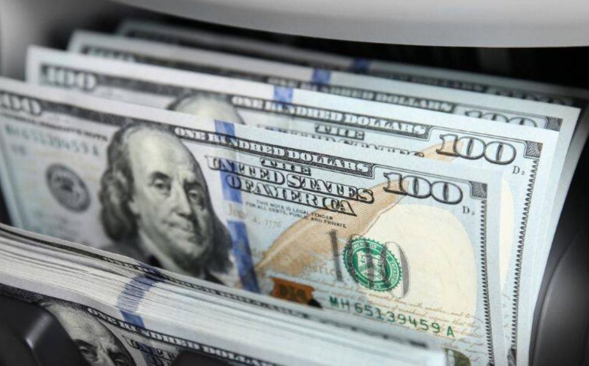 La diferencia entre ambos precios se conoce como spread.