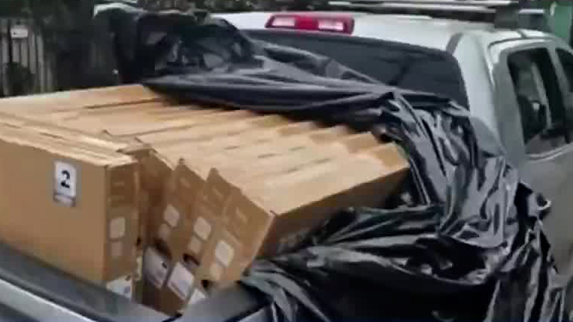 Detienen a sujetos con pantallas robadas