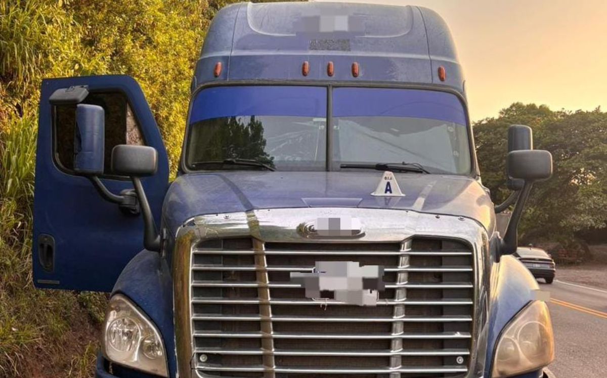 Tráiler robado y recuperado por los agentes judiciales. (OIJ)