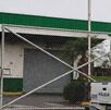 Las autoridades investigan el doble homicidio y el robo de un arma de fuego perteneciente a las víctimas.