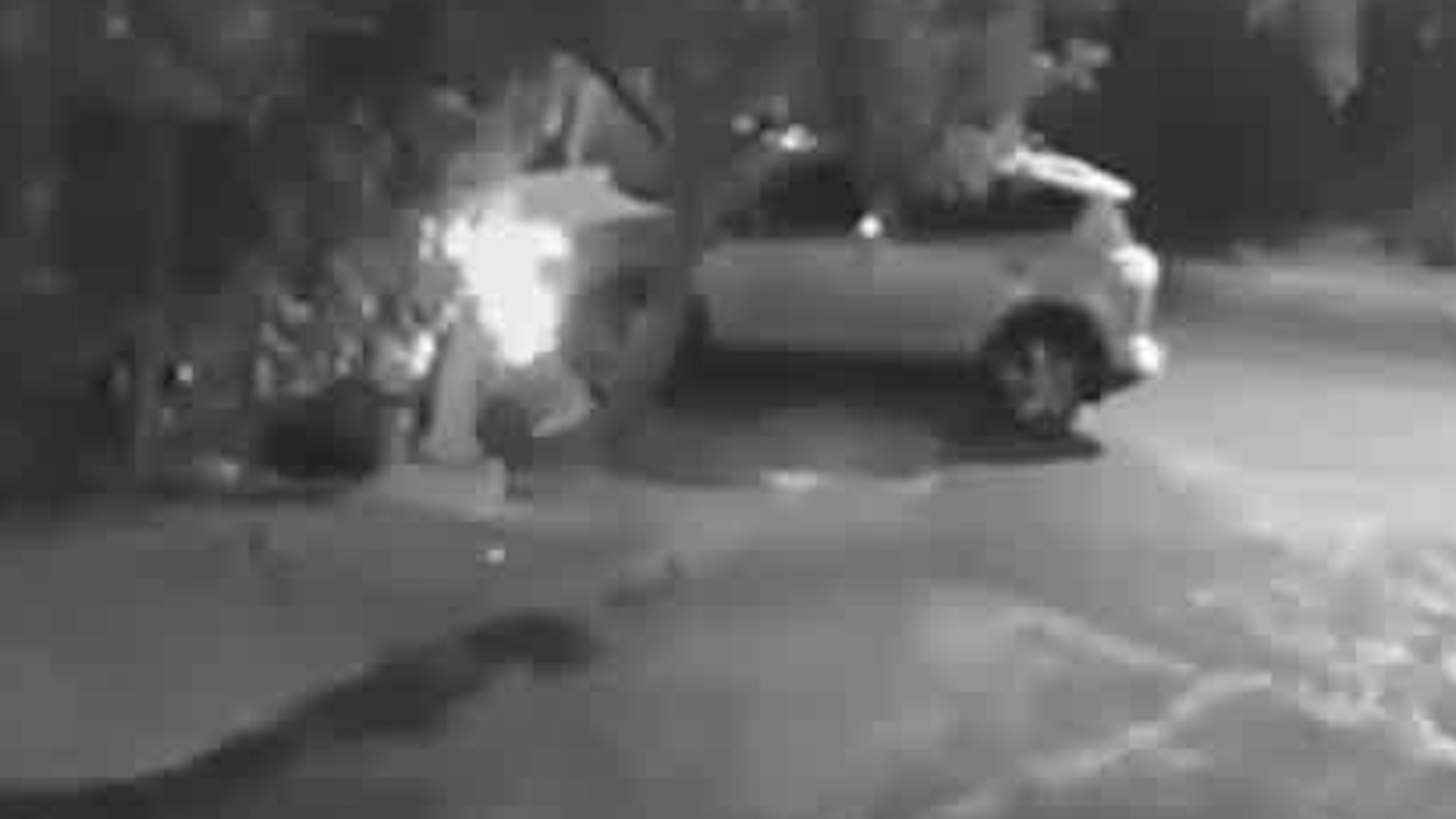 Conductor colisiona contra vivienda y se da a la fuga | VIDEO