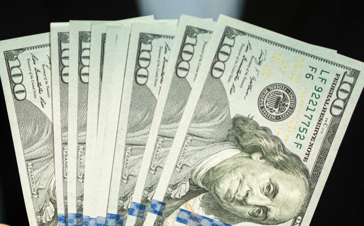 La diferencia entre ambos precios se conoce como spread.
