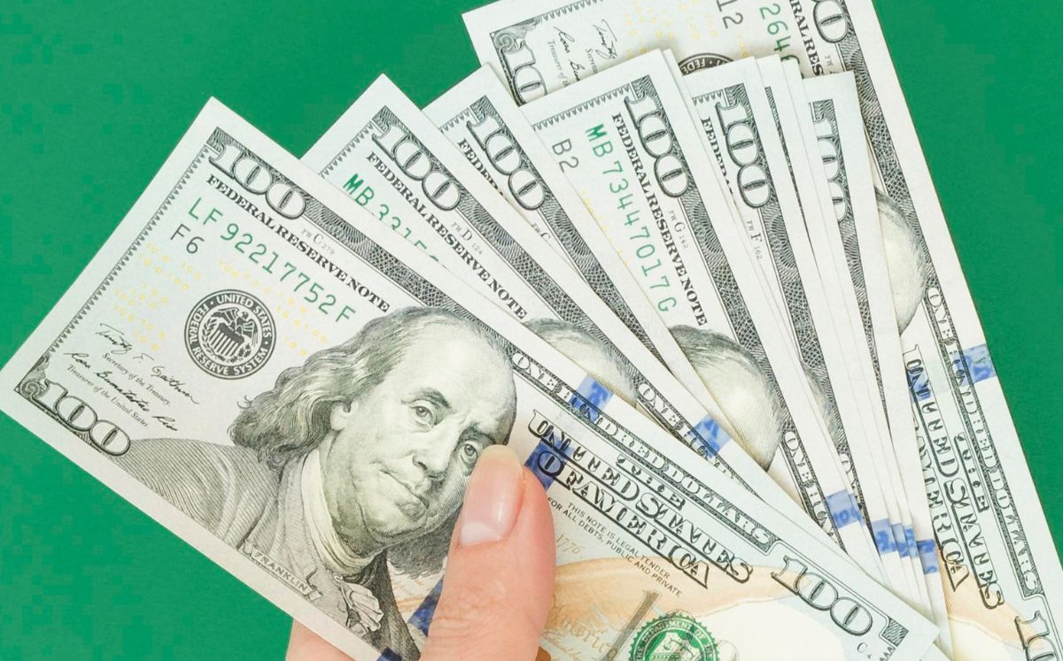 La diferencia entre ambos precios se conoce como spread.