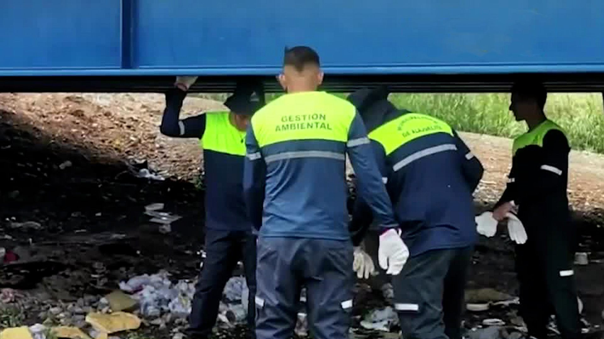 Hallan cuarterías bajo puentes en Alajuelita