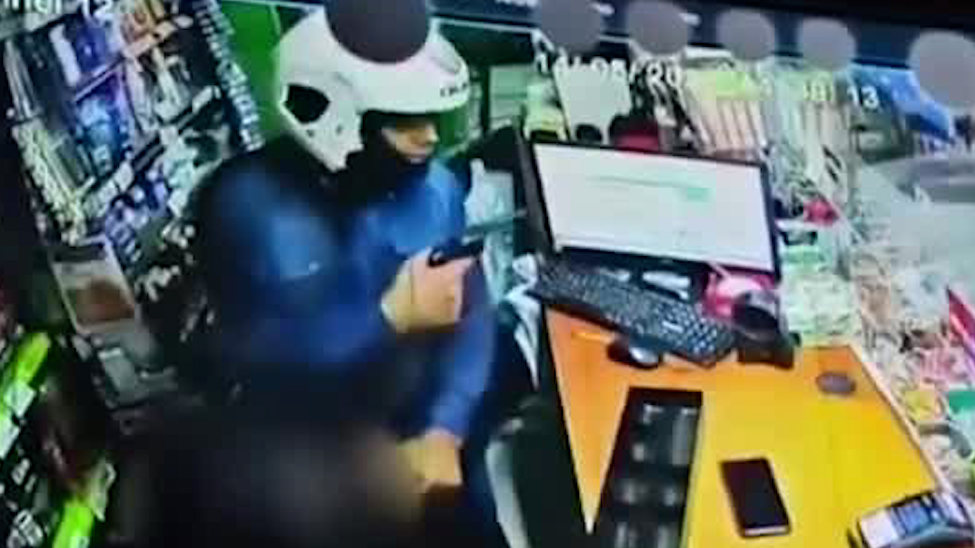 Mujer vive minutos de terror en asalto | VIDEO