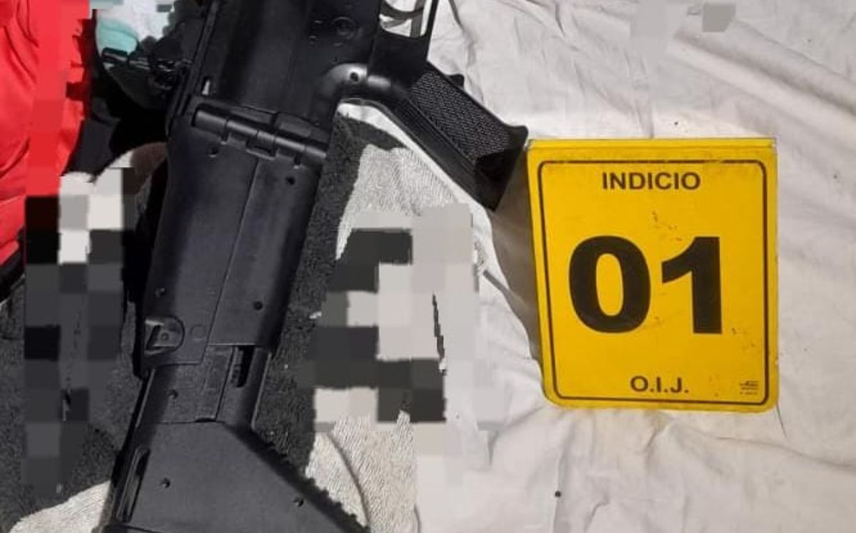 Las autoridades decomisaron evidencia para la investigación del caso. (OIJ)