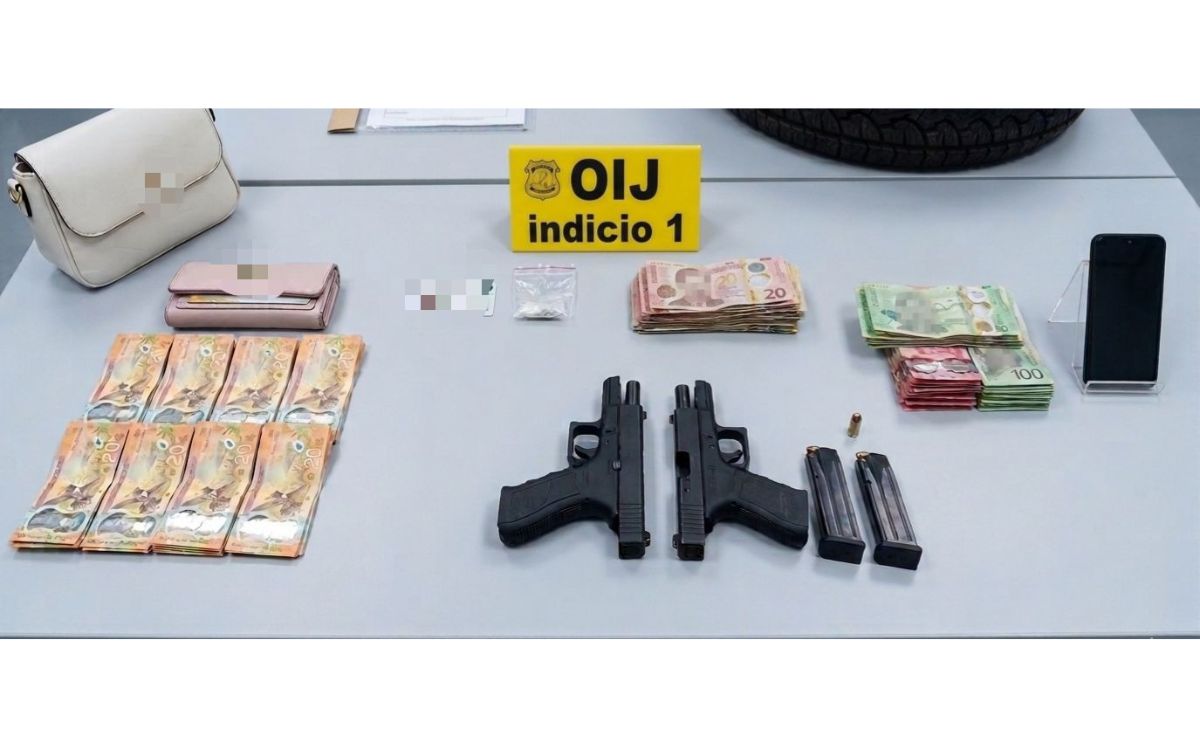 Dinero y armas decomisadas. (OIJ)
