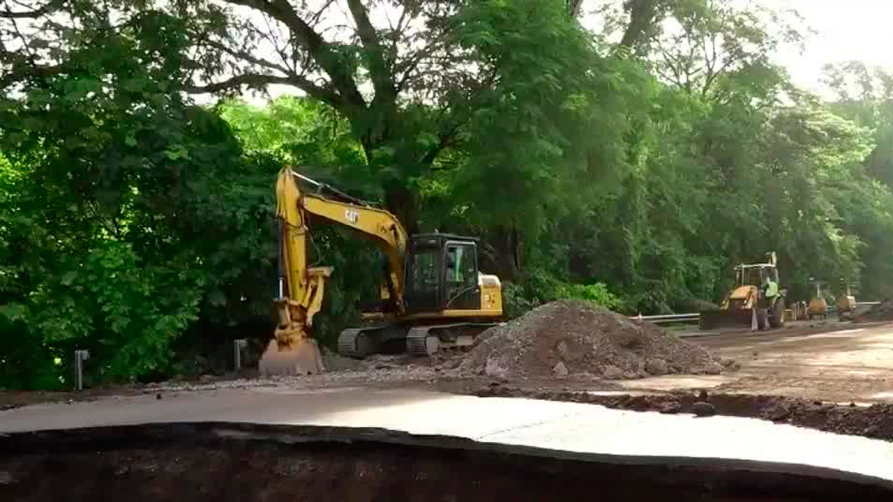 Hundimiento secciona la ruta 27 en Orotina