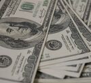 La diferencia entre ambos precios se conoce como spread.