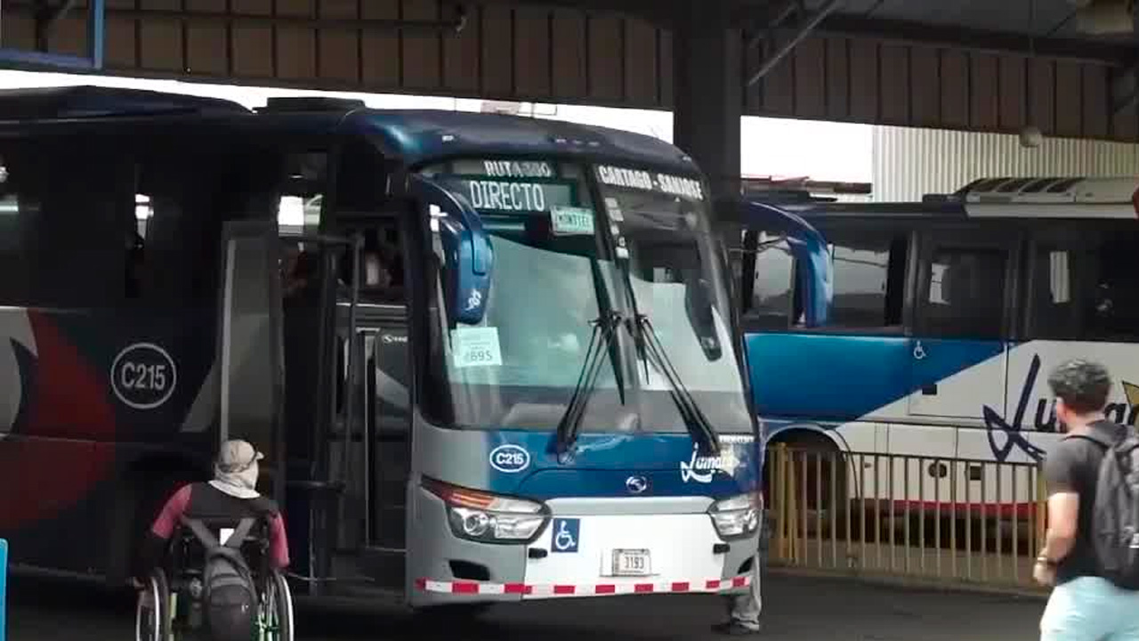 Usuario de Lumaca se oponen a aumento en tarifa de buses