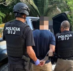 Uno de los oficiales detenidos. (OIJ)