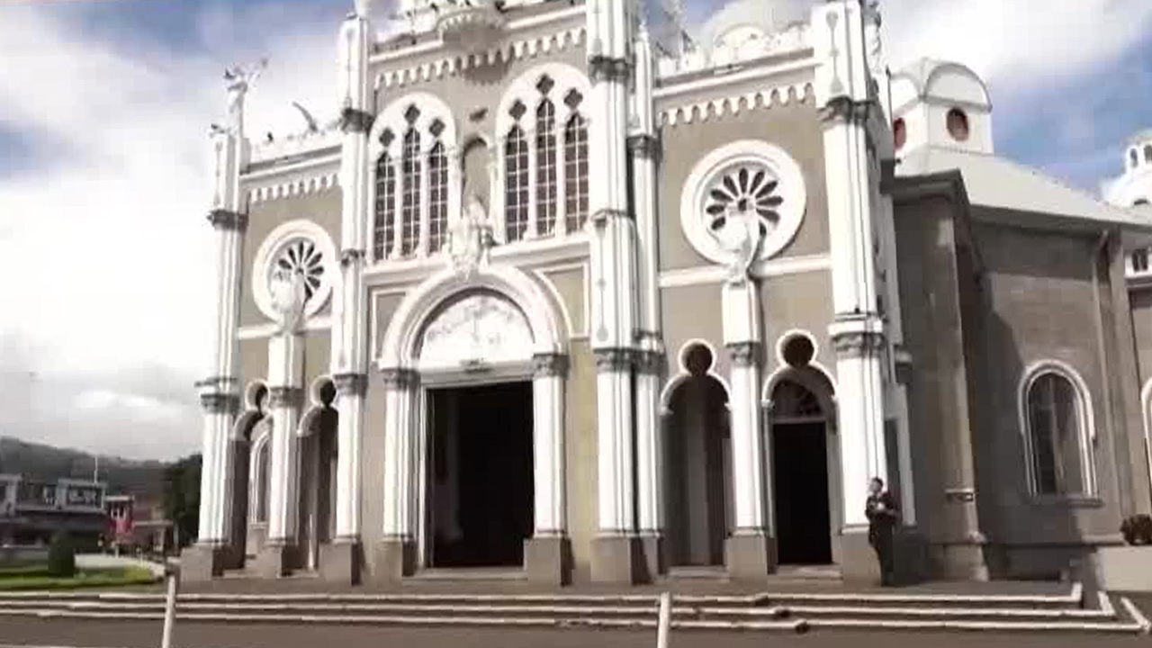 Vandalismo golpea la Basílica de los Ángeles nuevamente