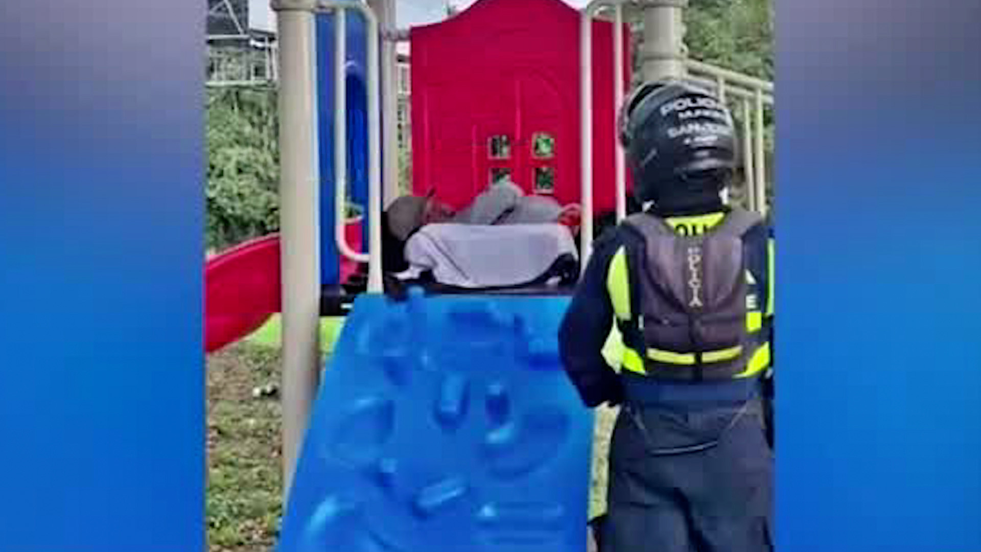 Consumidores de droga permanecen en parques infantiles