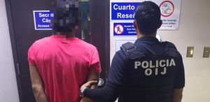 Uno de los sospechosos detenidos por los agentes judiciales. (OIJ)