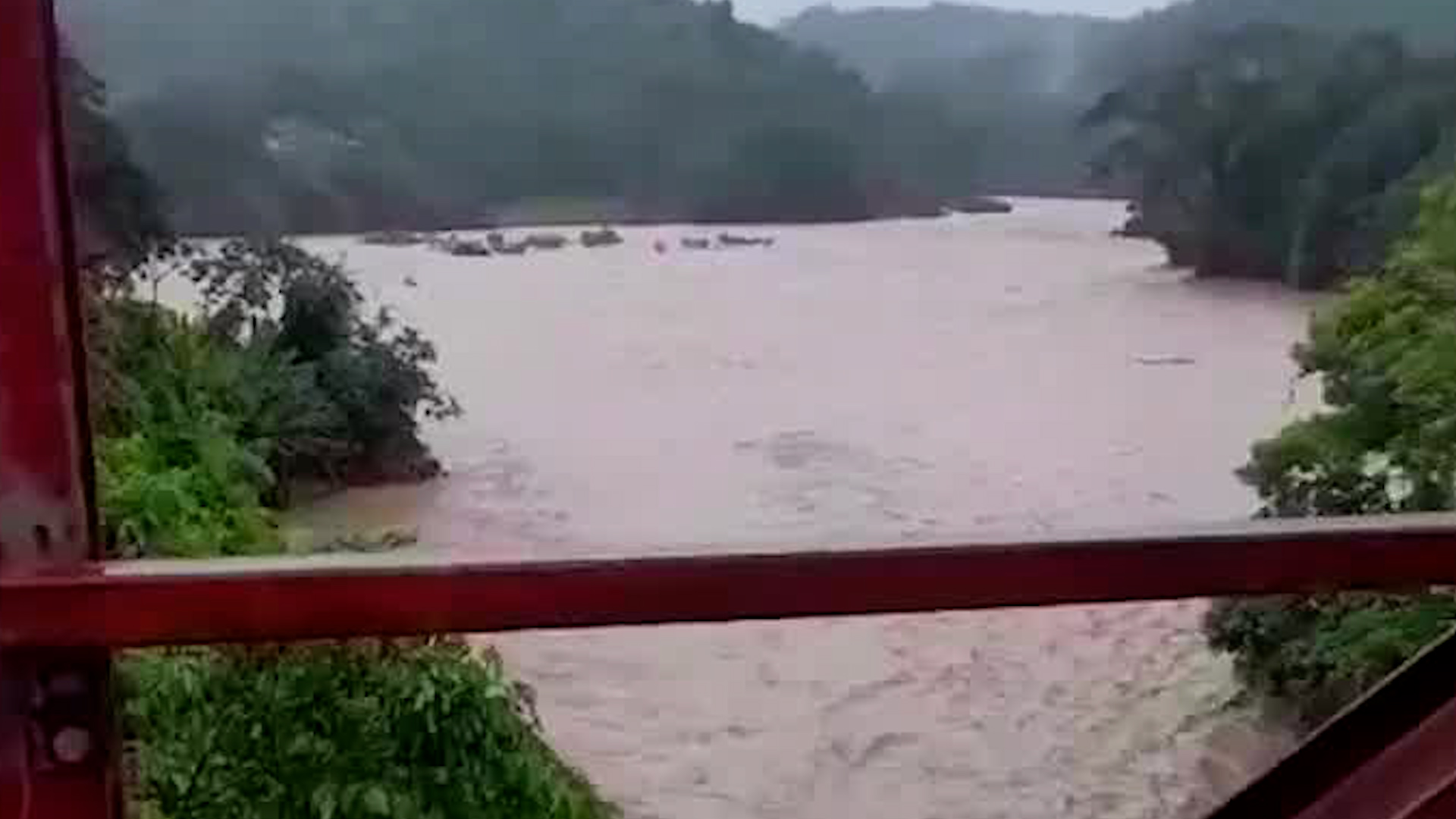 Fuerte oleaje ‘golpea’ el Pacífico