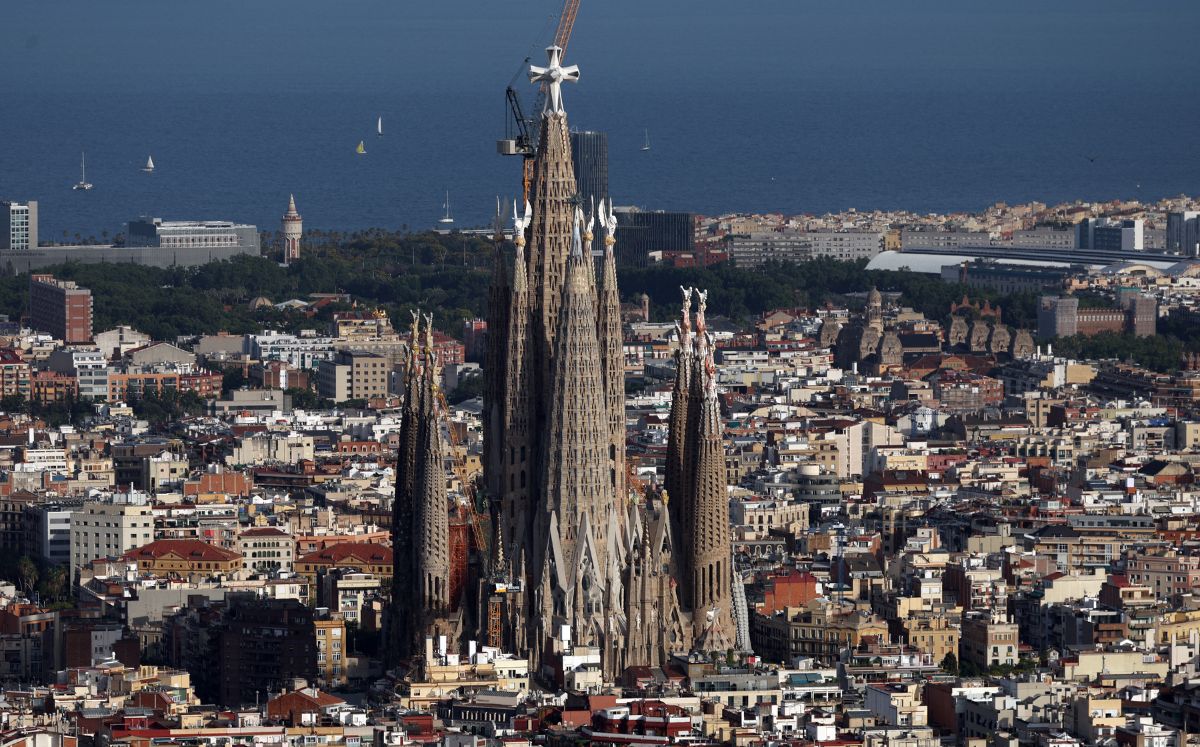 La ceremonia coincidirá con el centenario de la muerte del arquitecto Antoni Gaudí. (Foto por LLUIS GENE / AFP)