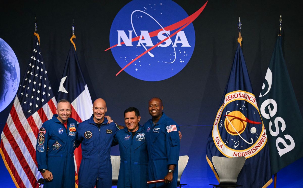 La NASA presentó a los cuatro astronautas que integrarán la misión Artemis III. (Foto por RONALDO SCHEMIDT / AFP)