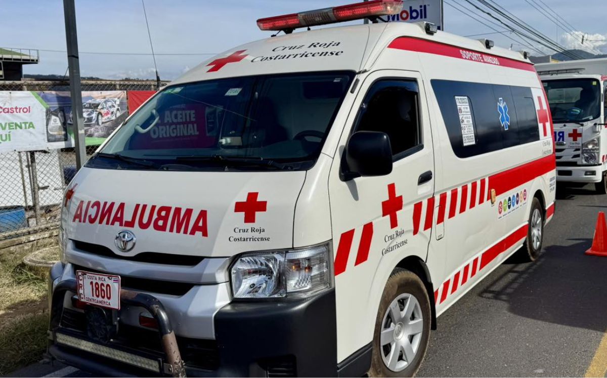 Oficial es herido de bala y permanece en condición crítica. (Cruz Roja)