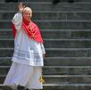El papa aterrizó en Barcelona en la segunda etapa de su visita a España. (Foto por MANAURE QUINTERO / AFP)