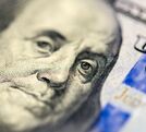 La diferencia entre ambos precios se conoce como spread.
