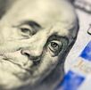 La diferencia entre ambos precios se conoce como spread.