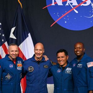 La NASA presentó a los cuatro astronautas que integrarán la misión Artemis III. (Foto por RONALDO SCHEMIDT / AFP)