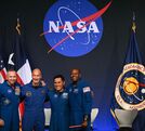 La NASA presentó a los cuatro astronautas que integrarán la misión Artemis III. (Foto por RONALDO SCHEMIDT / AFP)