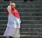 El papa aterrizó en Barcelona en la segunda etapa de su visita a España. (Foto por MANAURE QUINTERO / AFP)