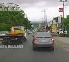 Conductor chocó vehículo y se dio a la fuga | VIDEO