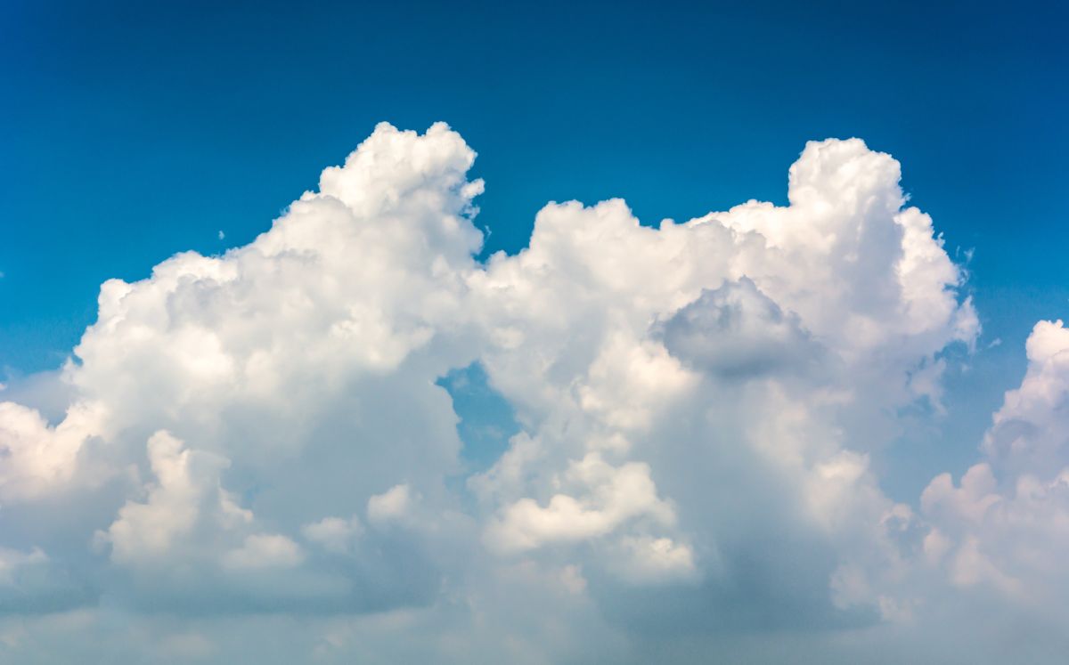 Disminución de humedad favorecerá temperaturas más cálidas y reducirá las lluvias este jueves.
