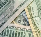 La diferencia entre ambos precios se conoce como spread.