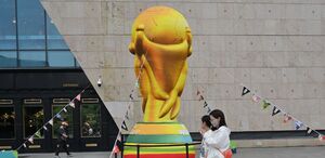 El segundo día del Mundial tendrá los debuts de Estados Unidos y Canadá. (Foto por ADEK BERRY / AFP)