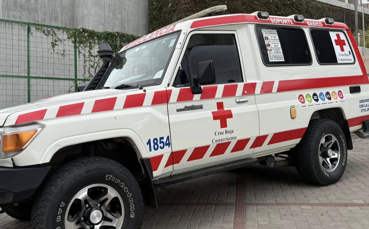 La Cruz Roja lo atendió inicialmente en el centro educativo y luego coordinó su traslado de emergencia. (Cruz Roja)