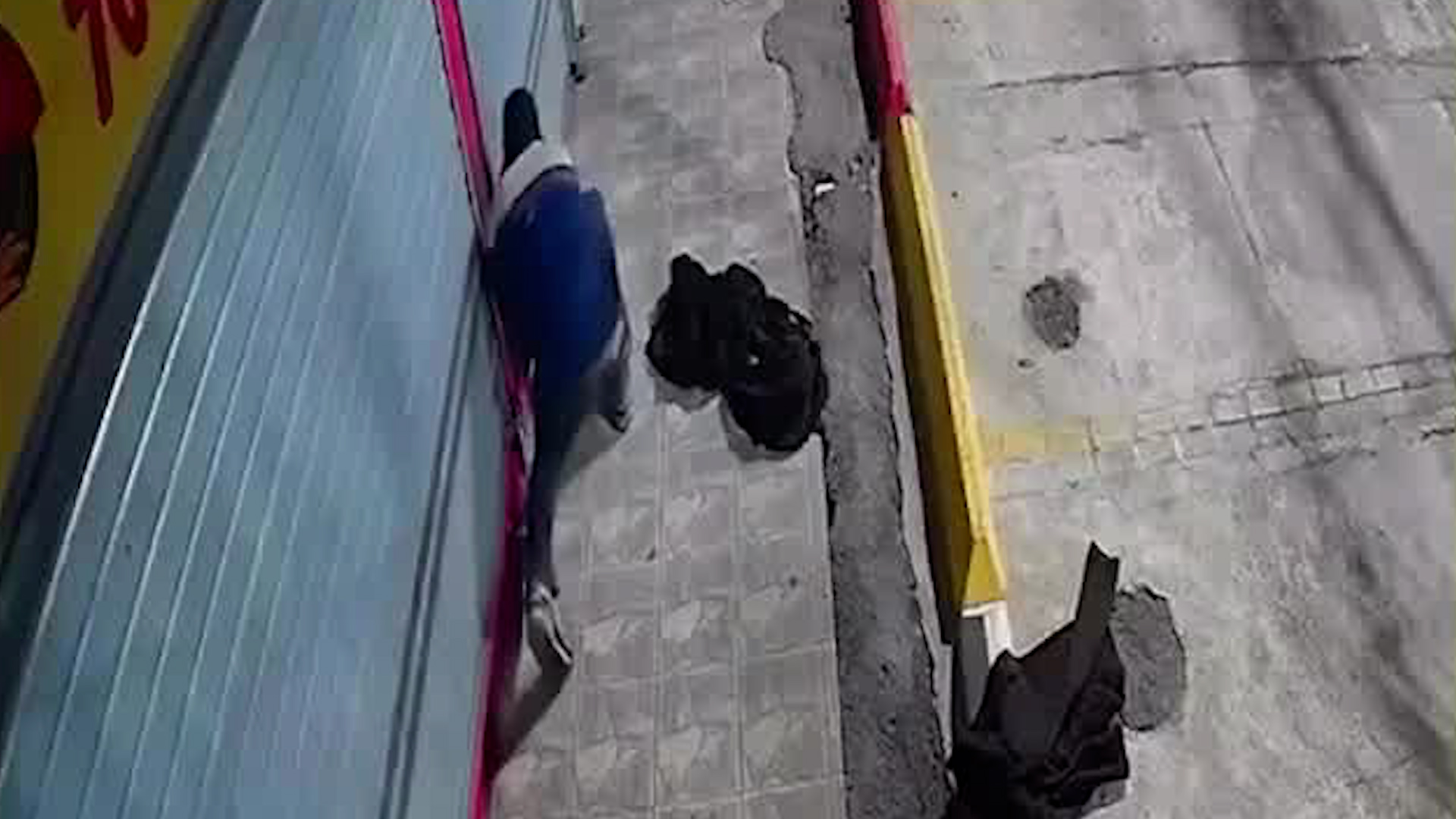 ‘Rompe candados’ atacan comercios en Alajuela | VIDEO