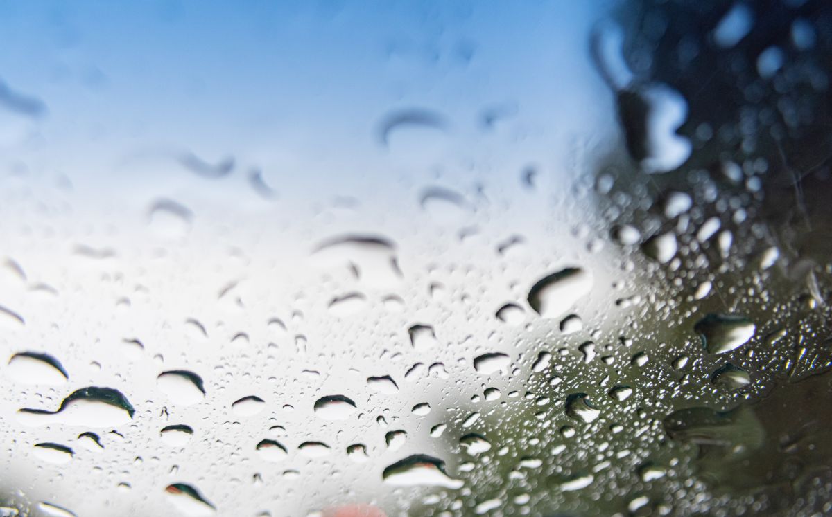 Onda tropical #12 aumentará las lluvias este martes en gran parte del país.