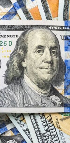 La diferencia entre ambos precios se conoce como spread.