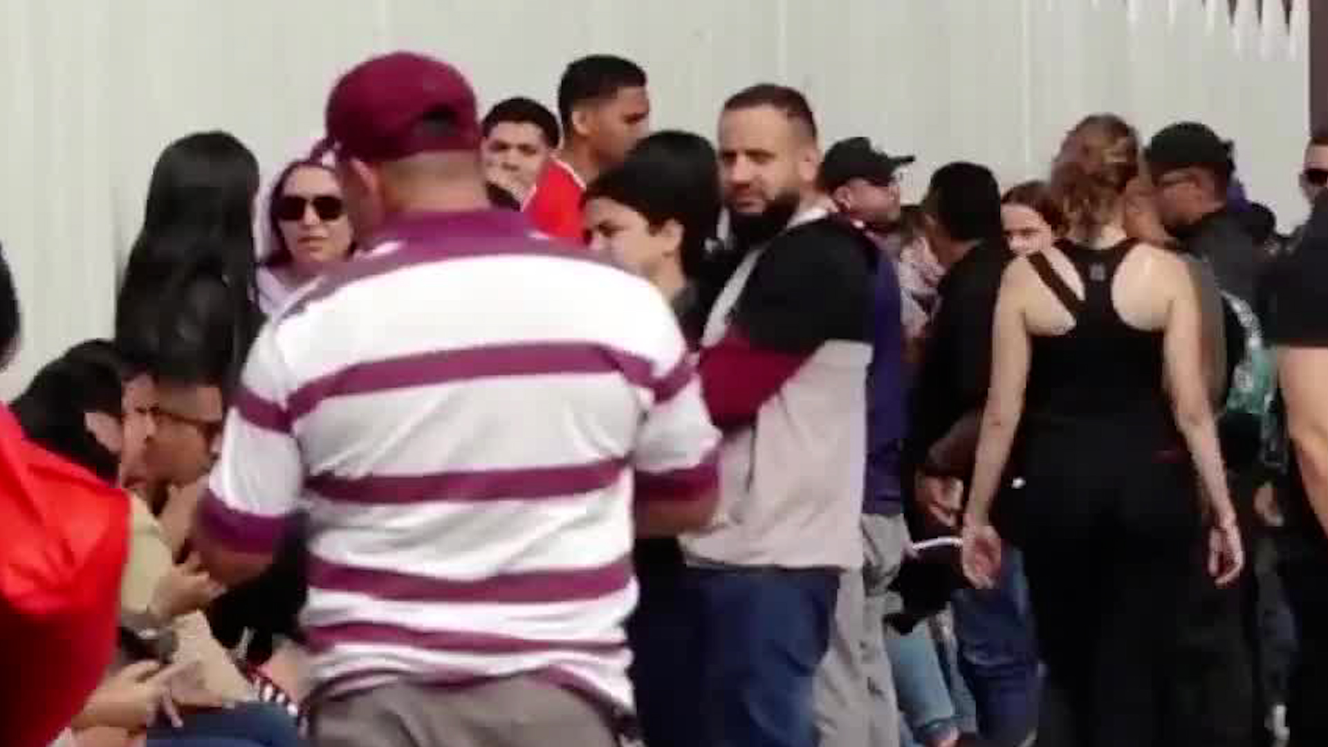 Largas filas por pruebas de manejo en el Estadio Nacional