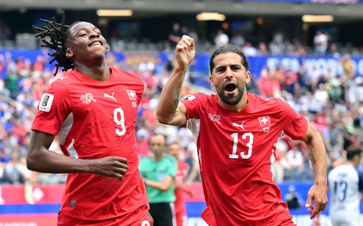 Johan Manzambi anotó dos goles. (Foto por FREDERIC J. BROWN / AFP)