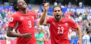 Johan Manzambi anotó dos goles. (Foto por FREDERIC J. BROWN / AFP)
